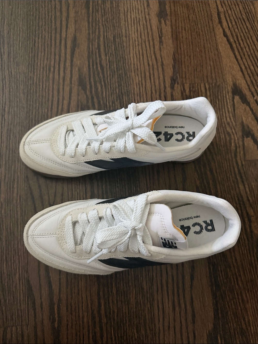 New balance - Picture 2 of 3